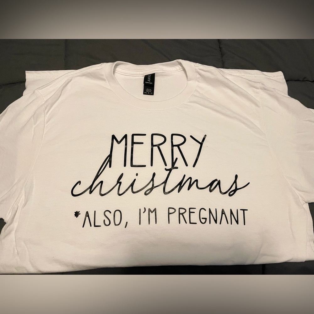 Merry Christmas I’m Pregnant T-Shirt • Women’s Medium